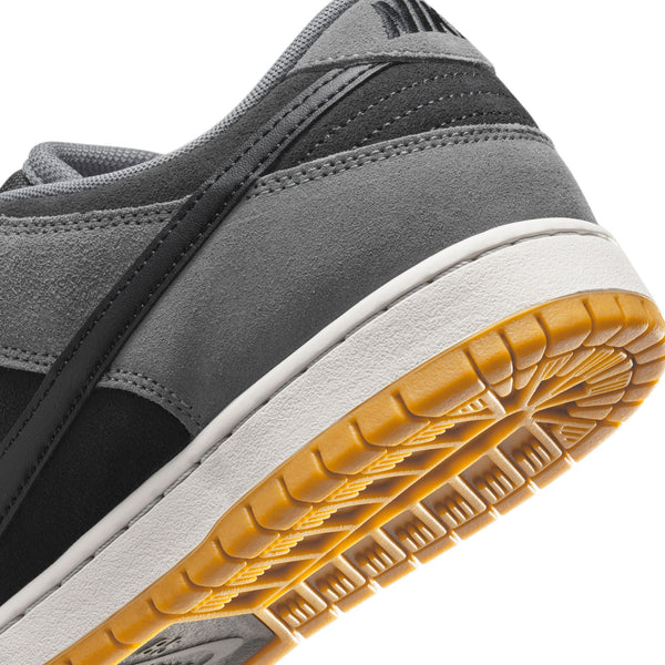 Nike SB Dunk Low Pro Black and Smoke Grey PREORDER - Sneakers