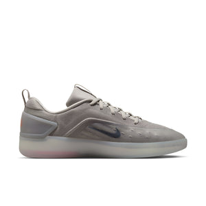 Nike SB Zoom Nyjah 4 College Grey Bright Crimson PREORDER - Sneakers