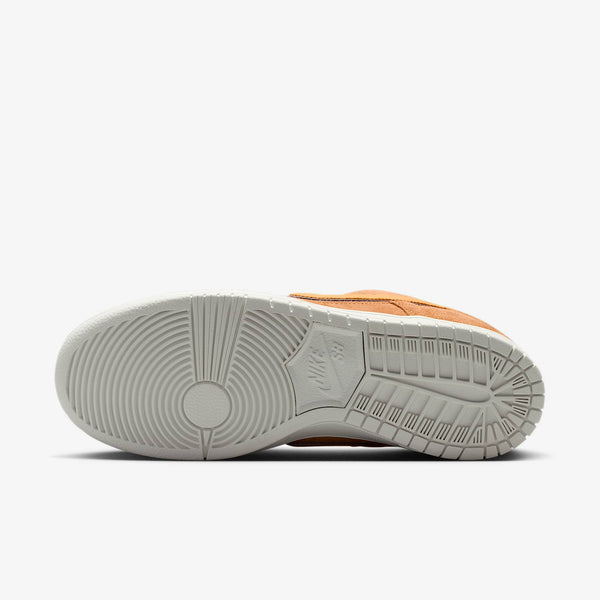 NOTE Manchester x Nike SB Dunk Low - Flax and Summit White PREORDER - Sneakers